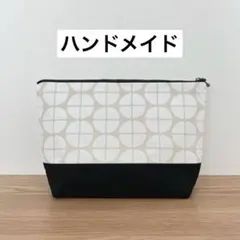 幾何学模様の大容量ポーチ　トラベルポーチ　オムツポーチ　サブバック　ハンドメイド