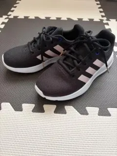 土日限定価格 adidas スニーカー 22.5cmのサムネイル