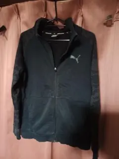 PUMAプーマ ブラック お約束ロゴスウェットパーカー