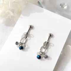 ゆれるビーズの小ぶりイヤリング　ハンドメイド　ピアス　A018