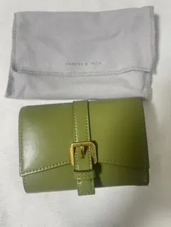 「断捨離」CHARLES & KEITH グリーン三つ折り財布