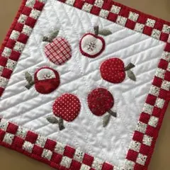 パッチワーク　タペストリー　りんご