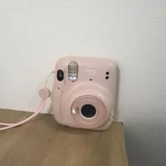 FUNIFILM (instax mini 11 )ピンク 本体 ストラップ付き