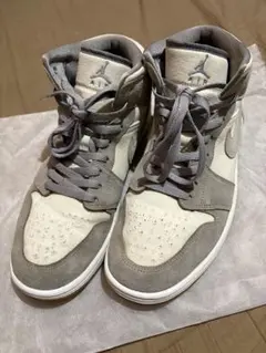 エアジョーダン 1 MID Coconut Milk Particle Grey