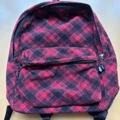 赤と黒のチェック柄リュック
