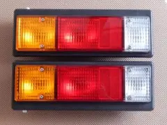 ③三菱ふそう　純正12v キャンターテールランプのサムネイル