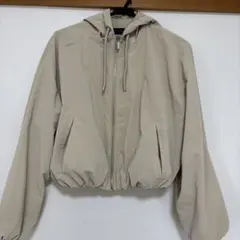 ZARA ベージュ フード付き ジャンパーのサムネイル