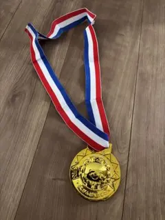 金色メダル クマのイラスト付き