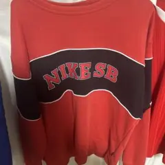 NIKE SB バイカラー トレーナー 赤