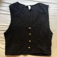 H&M 黒いボタン付きニットベスト