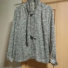 昭和レトロ　葉っぱ柄 ボウタイ付き長袖ブラウス 11号　日本製