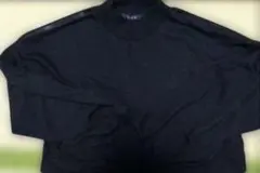 ショート丈　肩出しトレーナー