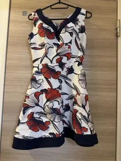 R*ん様 フラワープリント Aラインドレス ストラップ付き