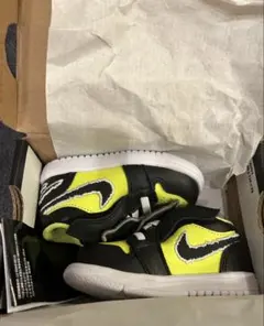 NIKE ジョーダン ベビーシューズ DX6668-701 ブラック/イエロー