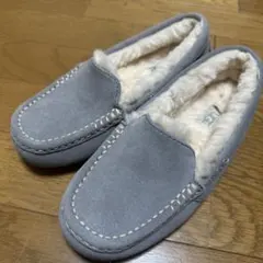 UGG グレー スエード ローファーのサムネイル