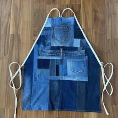 ポケットいっぱい★男女兼用★デニムリメイク★カフェエプロン　キャンプ　アウトドアのサムネイル