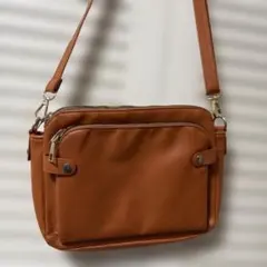 ブラウン　皮革ショルダーバッグ　ポケットたくさん　カード9枚　軽量