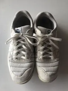 ATHLETA ホワイト スニーカー　フットサルシューズ