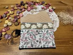 ハンドメイド　刺繍入り布製ポーチ