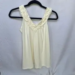 未着用　新品　ジェラートピケ　フリル付きオフホワイトキャミソールのサムネイル