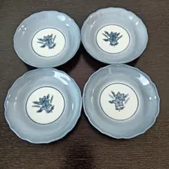 未使用 直径13cm 和食器 小皿 豆皿 4枚セット 青色 花柄 染付 菊型