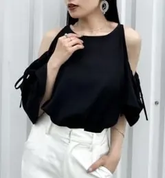 【新品未使用】黒　トップス Ⓜ️size 2wayショルダーブラウス