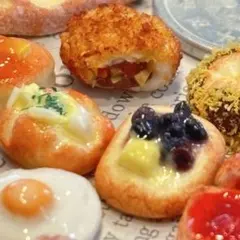 カレーぱん　ミニチュアパン　ミニチュアフード　フェイクスイーツデコ　ドールハウス