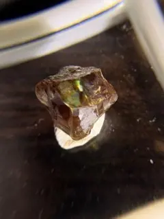 レインボーガーネット　ガーネット　柘榴石　原石　鉱物　国産　標本　天然石　R34