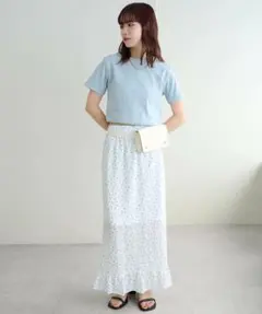 定価6600円　新品未開封　DISCOAT 小花柄フリルナロースカートのサムネイル