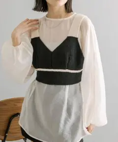 黒とベージュのVネックビスチェ