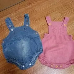 デニムオーバーオールとピンクニットロンパースセット