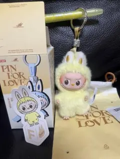 PIN FOR LOVE ラブブ イニシャルキーホルダーF