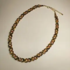 アンバーカラー　オリーブ色　ビーズ　ネックレス　秋　秋色　琥珀色　チョーカー
