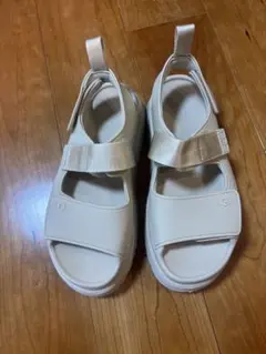 UGG 厚底サンダル ホワイト
