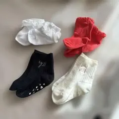 ベビー靴下セット（白・赤・黒・クリーム）