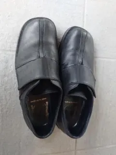 黒レザー スリッポンシューズ gova