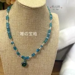 青色ビーズのフラワーモチーフネックレス