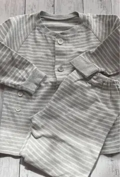無印良品 グレーと白のストライプパジャマ 100-110