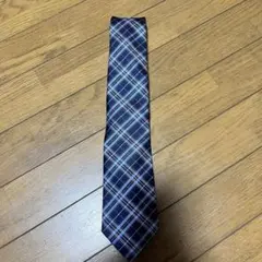 ネイビーとホワイトのチェック柄ネクタイ