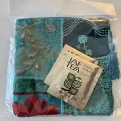 カルディ　刺繍入りポーチとオーガニックダージリンティーセット