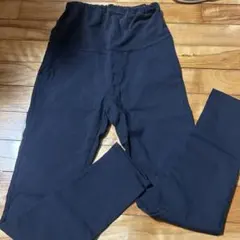 黒いマタニティパンツ