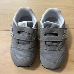 New Balance グレー ベルクロスニーカー