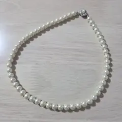 クリーム色　フェイクパールネックレス