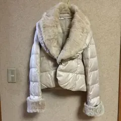 アイボリー ファー付きショートダウンジャケット