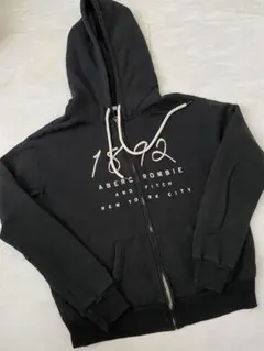 Abercrombie & Fitch ブラックパーカー Mサイズ