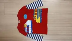 ボートデザインの赤い長袖Tシャツ