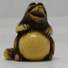 江戸時代 「たぬき 狸 」小さい 根付 織締？ 江戸時代 「たぬき 狸 」小さい 根付 織締？ - メルカリ