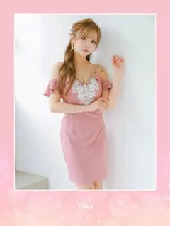 Tika ピンク オフショルダー ナイトドレス