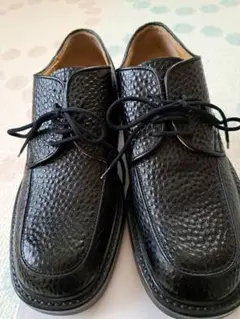 黒型押しレザー ドレスシューズ【イタリア製】