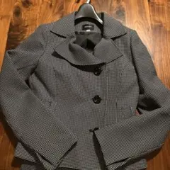 ビジネススーツ 黒白ドット柄